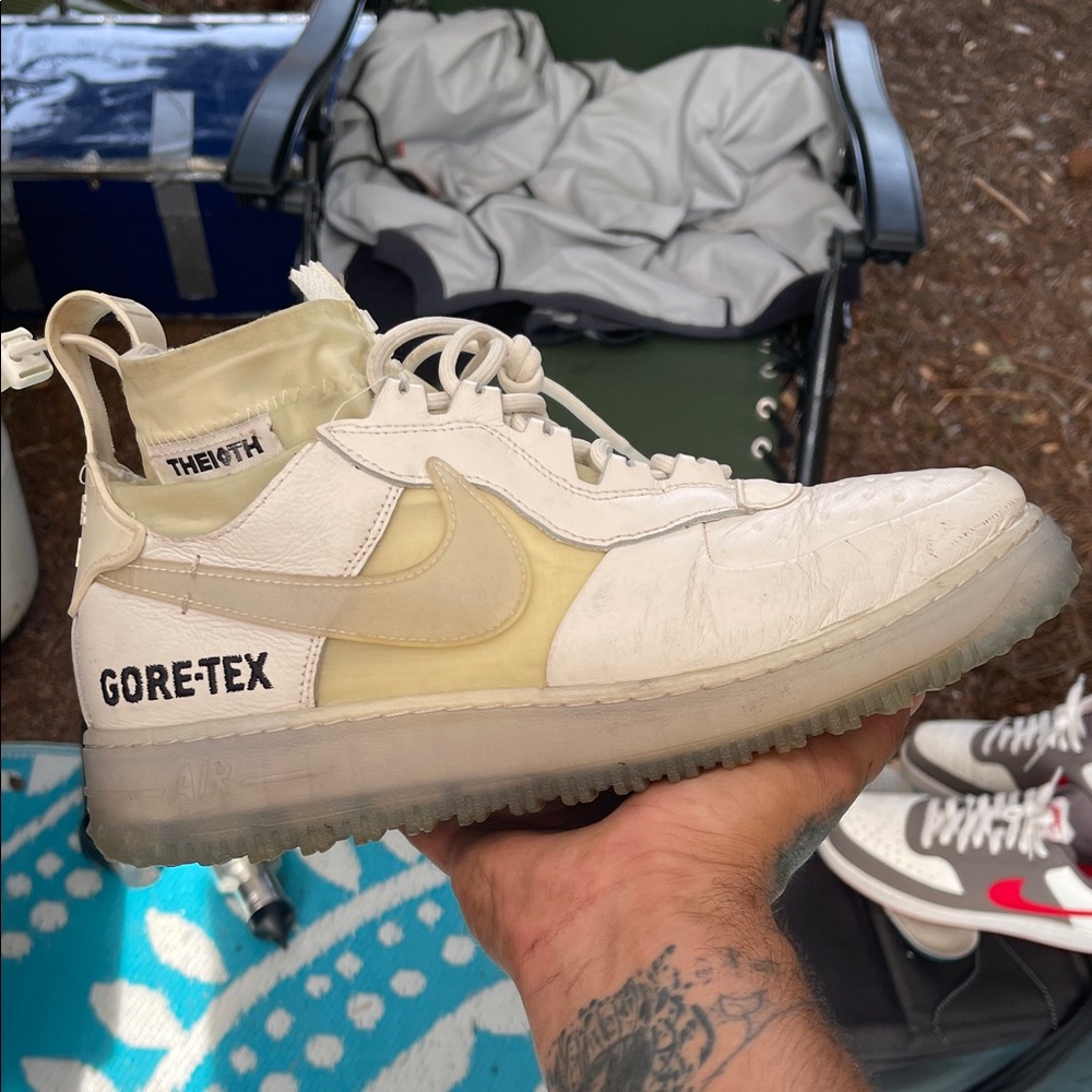 GORE-TEX Men's White and Tan Sneakers